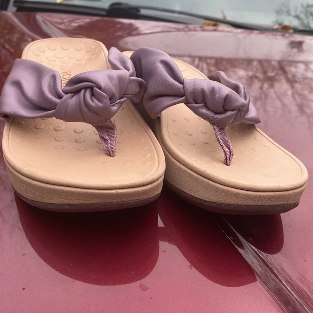 Vionic - Picture 2 of 7